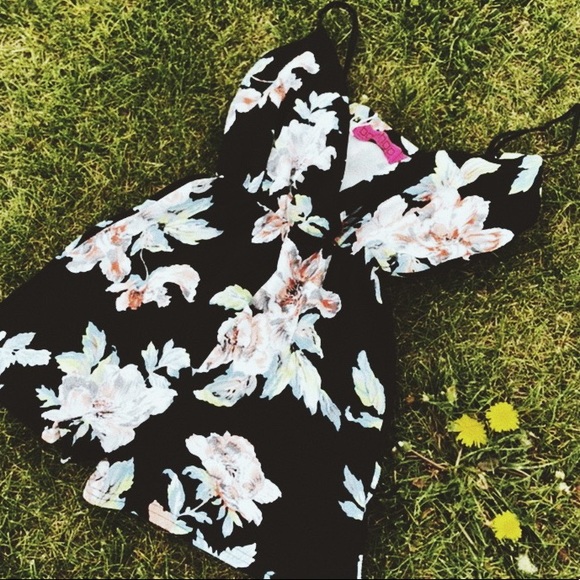 Floral Romper - Picture 2 of 3